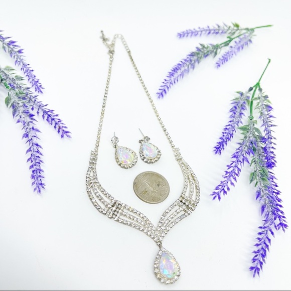 Vintage Stunning Crystal Aurora Borealis Necklace & Earrings Set - Picture 3 of 5